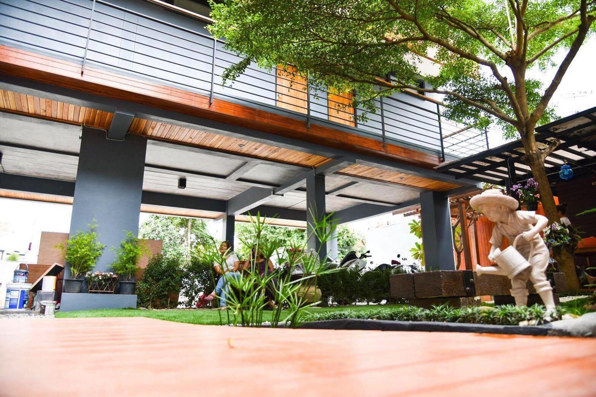 Le Terrarium Bed & Sleep Chiang Rai Hotel Exterior photo